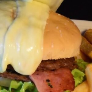 BURGUER GRATINADA DAMBO + papas fritas